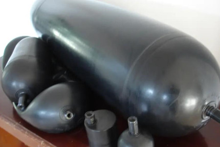 管路式蓄能器和纏繞式蓄能器區(qū)別在哪？