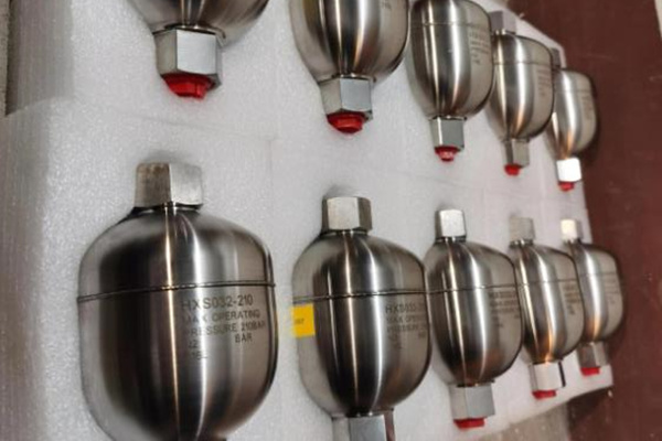 蓄能器的結(jié)構(gòu)類型、作用、安裝以及選用要點 圖2